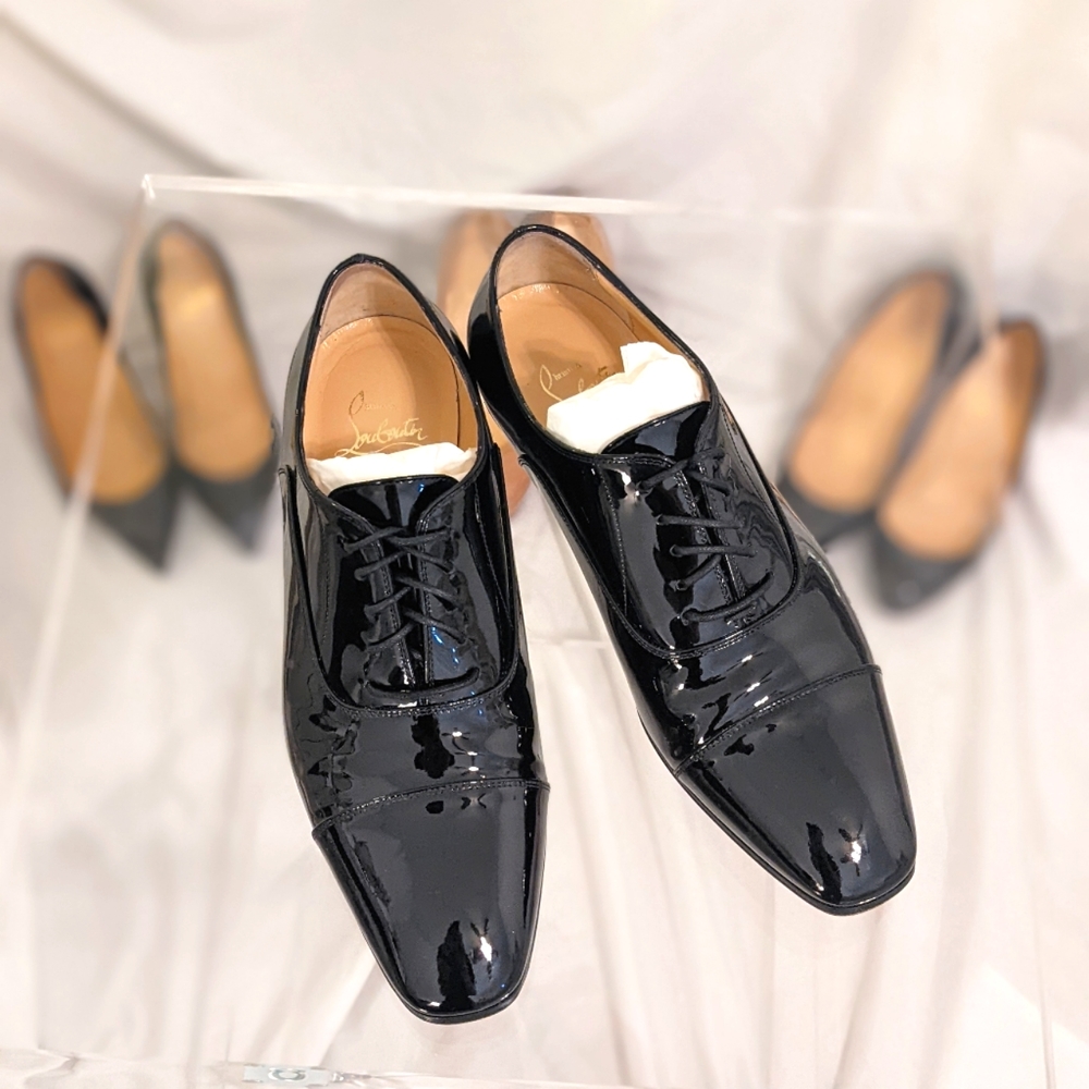 RARE and no longer produced: Oxford-style Louboutin - Masterpump Flat Patent
